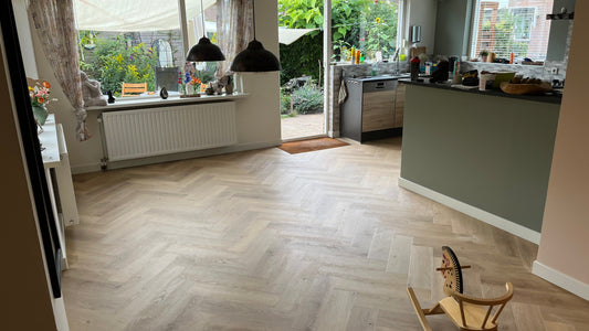 Visgraat PVC vloer bij woningrenovatie in Waddinxveen